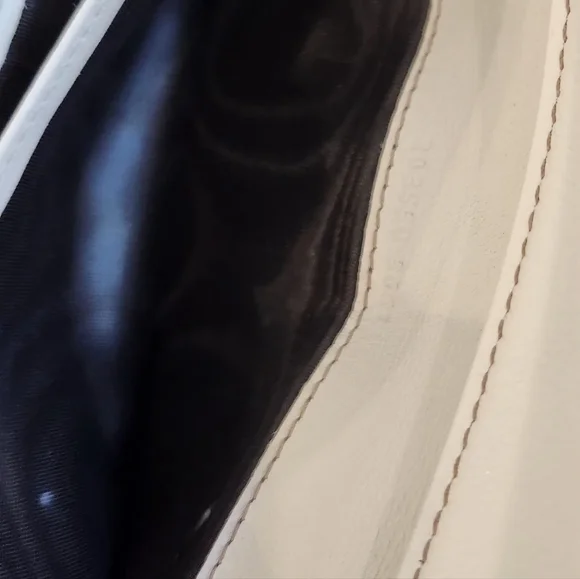 Gucci Guccisima Heart Snap Fold Wallet - Picture 7 of 16